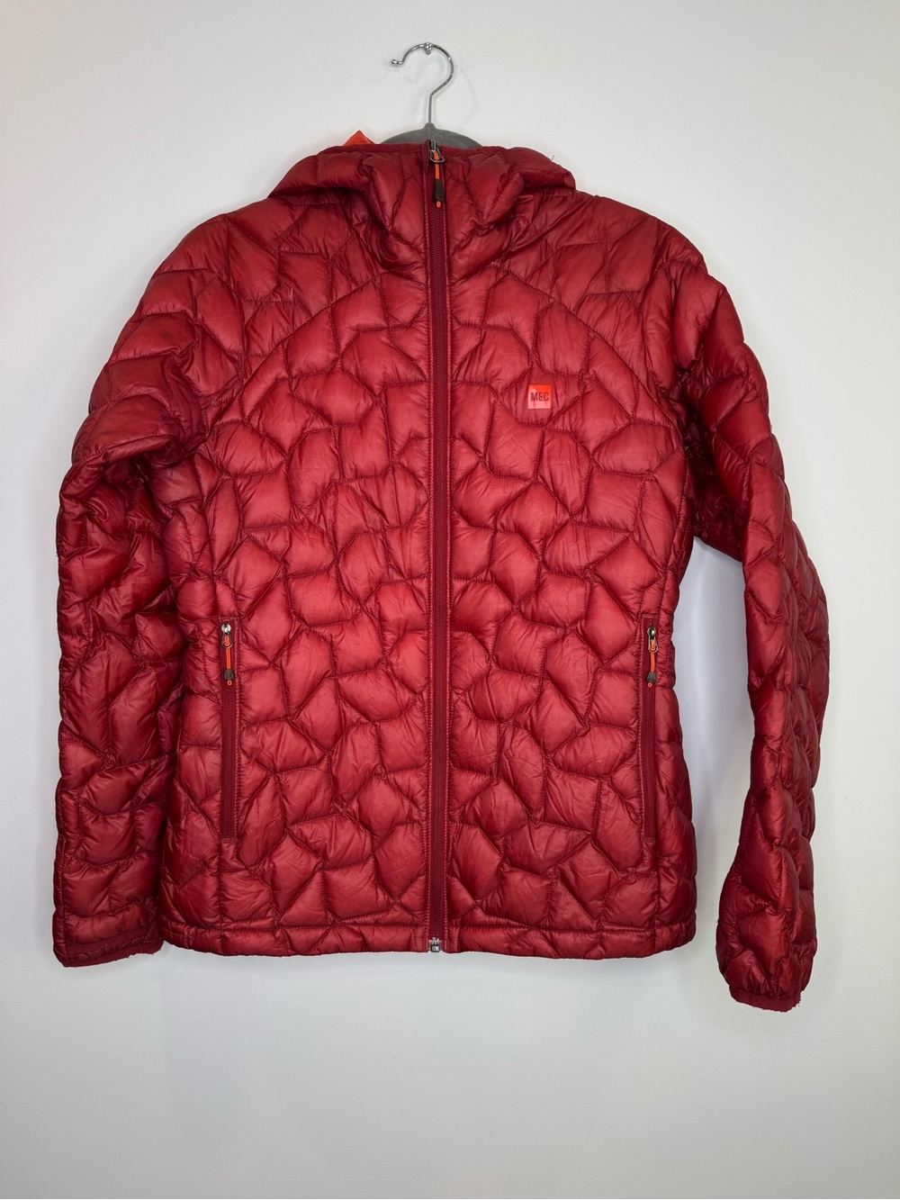 MEC Spicy Hoodie Red Quilted Puffer Jacket with Hood size medium ultraligth down